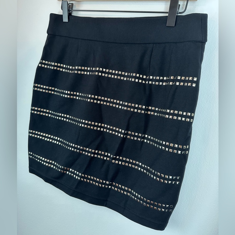 INC INTERNATIONAL CONCEPTS Black Stretch Silver Studded Mini Skirt | Size 8 - Picture 4 of 8